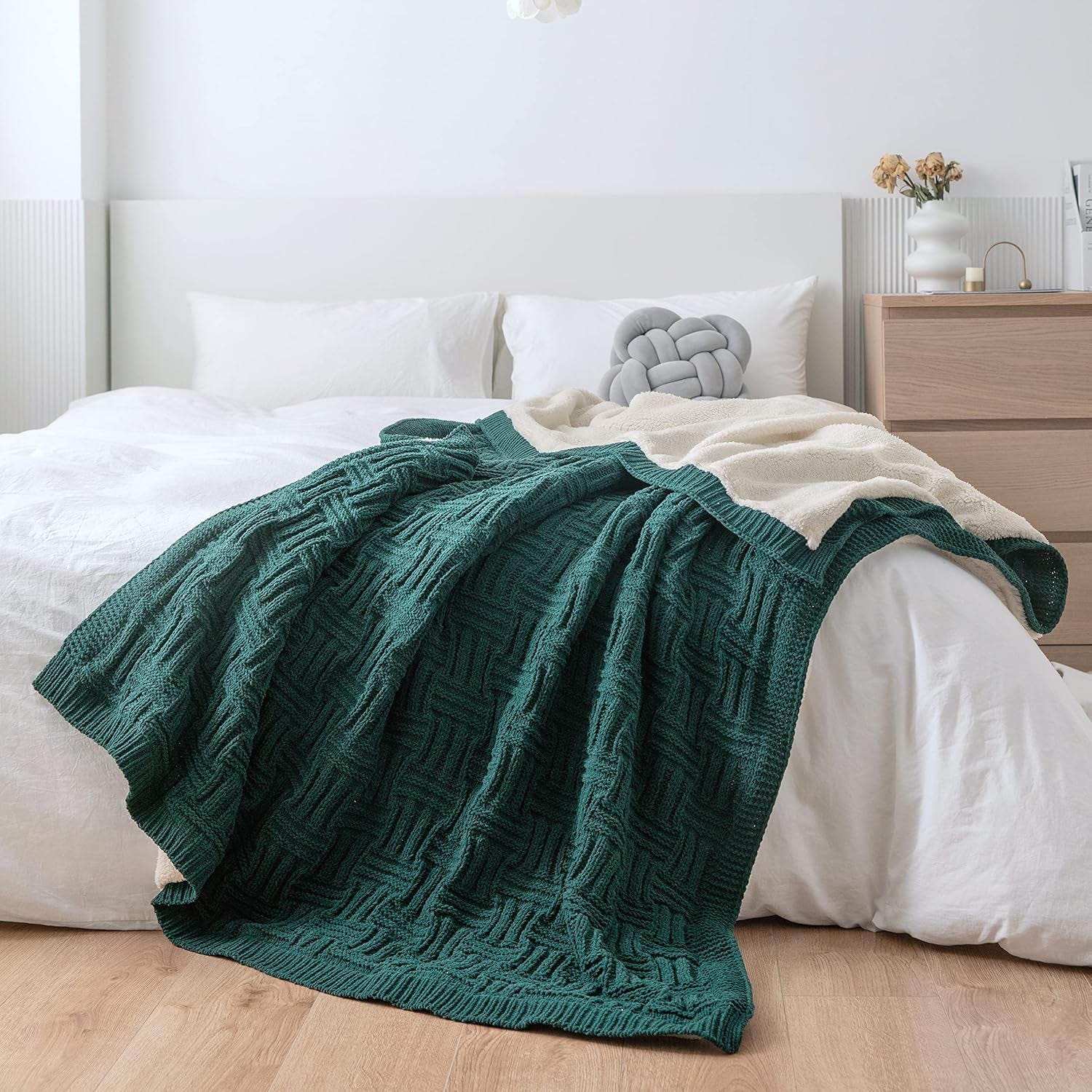 Ultra-Soft Reversible Sherpa Blanket – 60x80 Inch Twin Size, Forest Green Cable Knit Plush Throw for Bed, Couch, or Sofa – All-Season Chenille Fleece Blanket by MYLUNE
